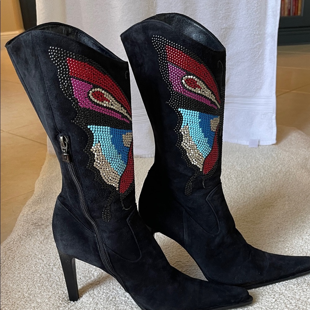 Vero Cuoio Black Heeled Boots with Vibrant Embroidery - Picture 5 of 11